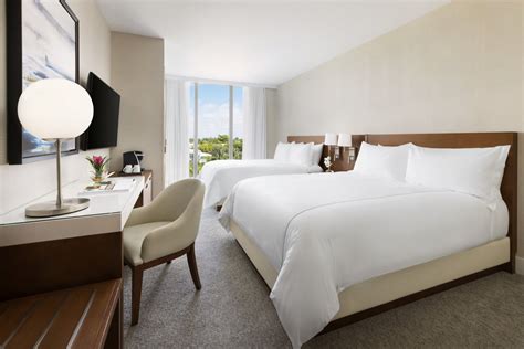 king room queen room.